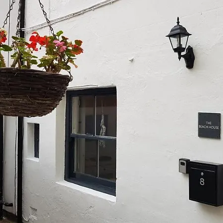 The House بيت للعطل ويتبي