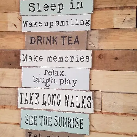 بيت للعطل The House ويتبي