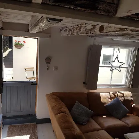 The House * ويتبي