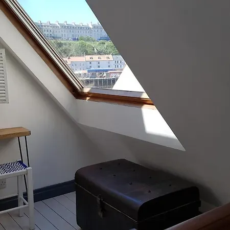 بيت للعطل The House ويتبي