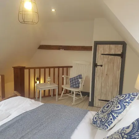 The House بيت للعطل ويتبي